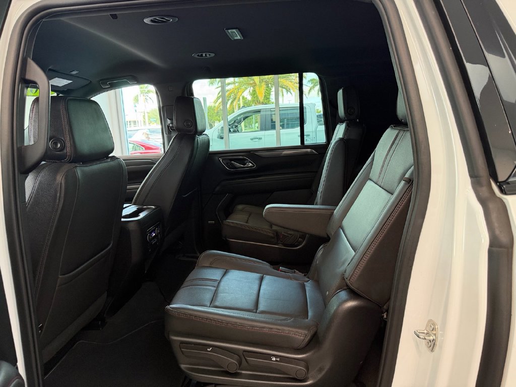 Certified 2023 Chevrolet Suburban RST w/ Luxury Package RWD image 13