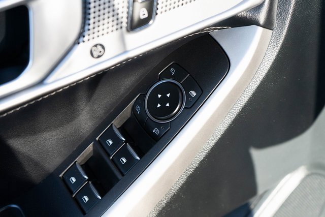 Used 2024 Ford Explorer Limited image 17