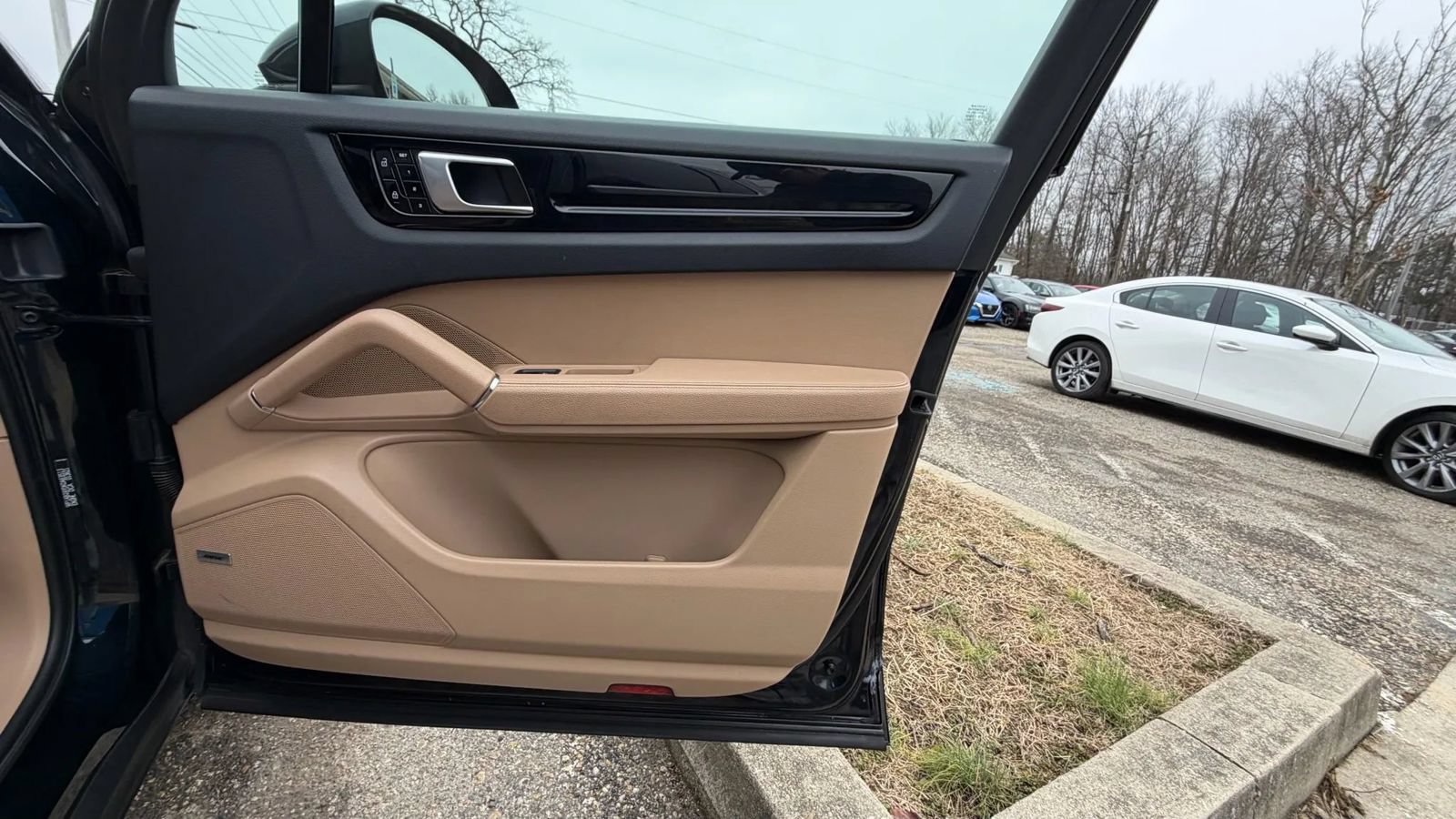 Used 2019 Porsche Cayenne S w/ Premium Plus Package AWD/4WD image 22