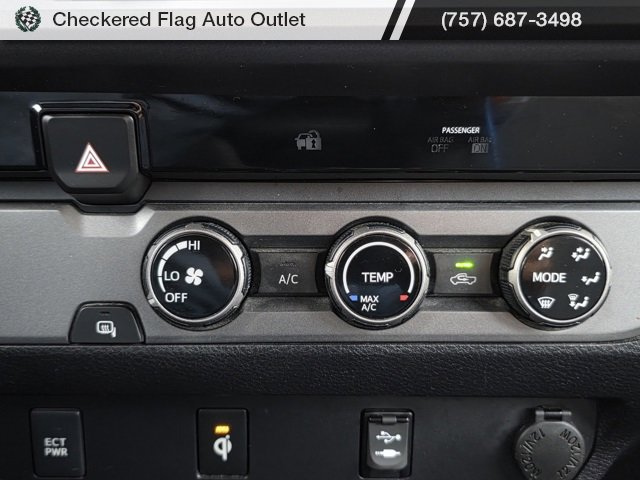 Used 2016 Toyota Tacoma TRD Sport image 32