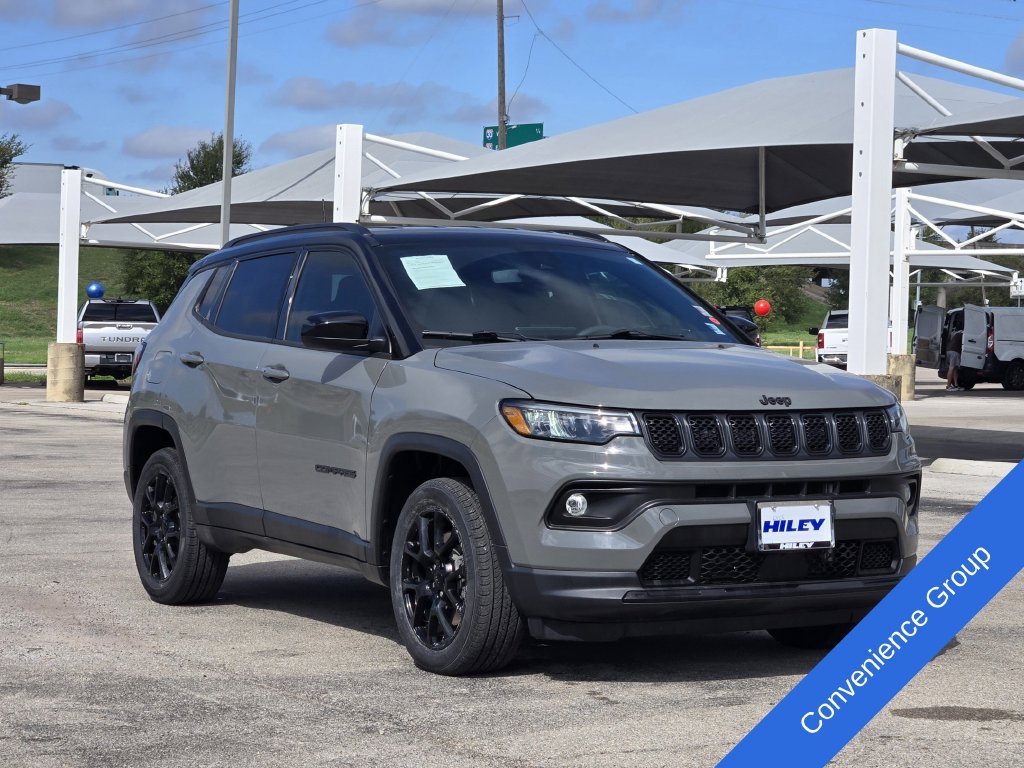 Used 2024 Jeep Compass Latitude w/ Altitude Special Edition AWD/4WD image 3