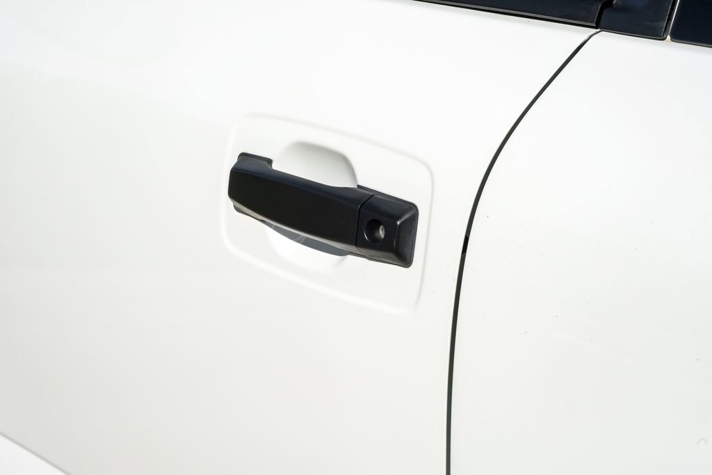 Used 2021 Nissan Titan S image 39