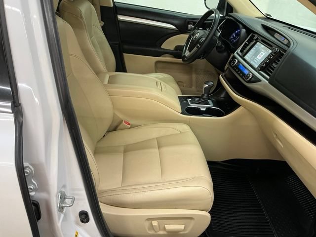 Used 2018 Toyota Highlander XLE AWD/4WD image 19