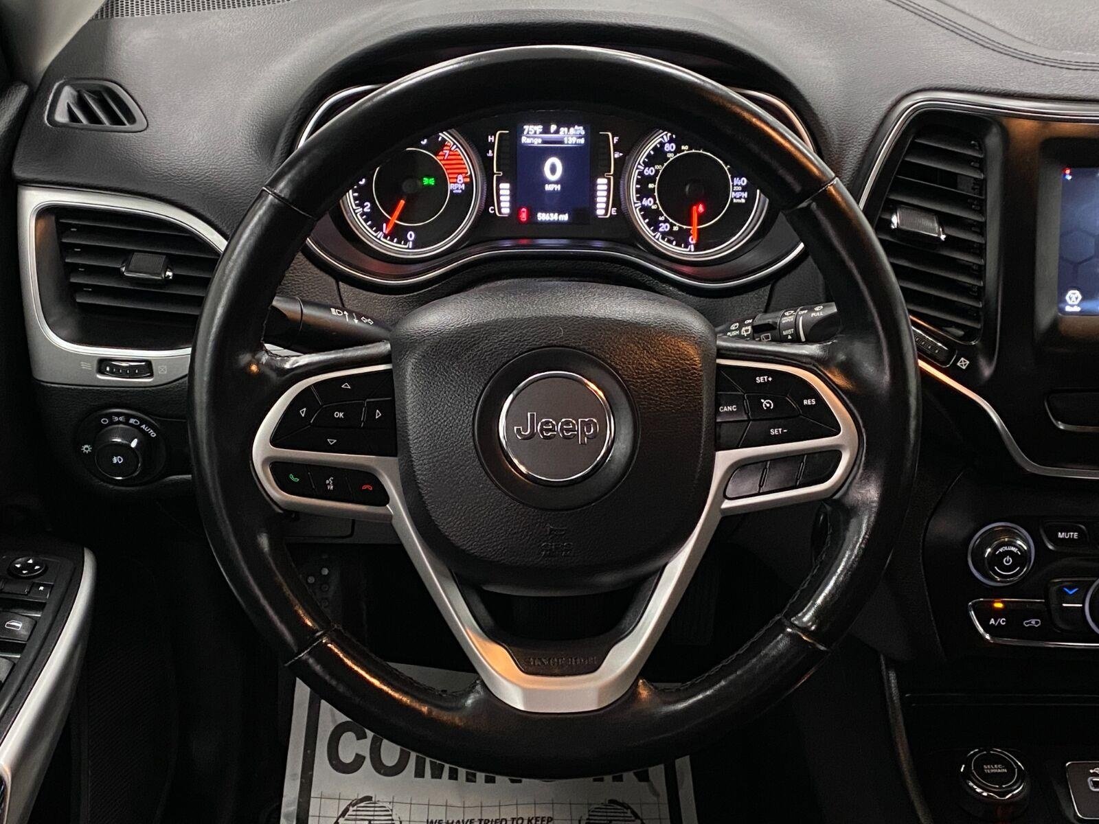 Used 2020 Jeep Cherokee Latitude AWD/4WD image 15