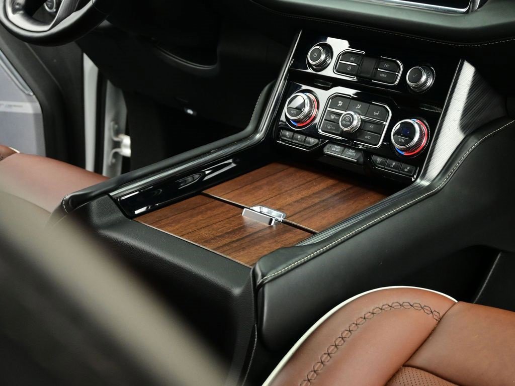 Used 2023 GMC Yukon XL Denali Ultimate image 42