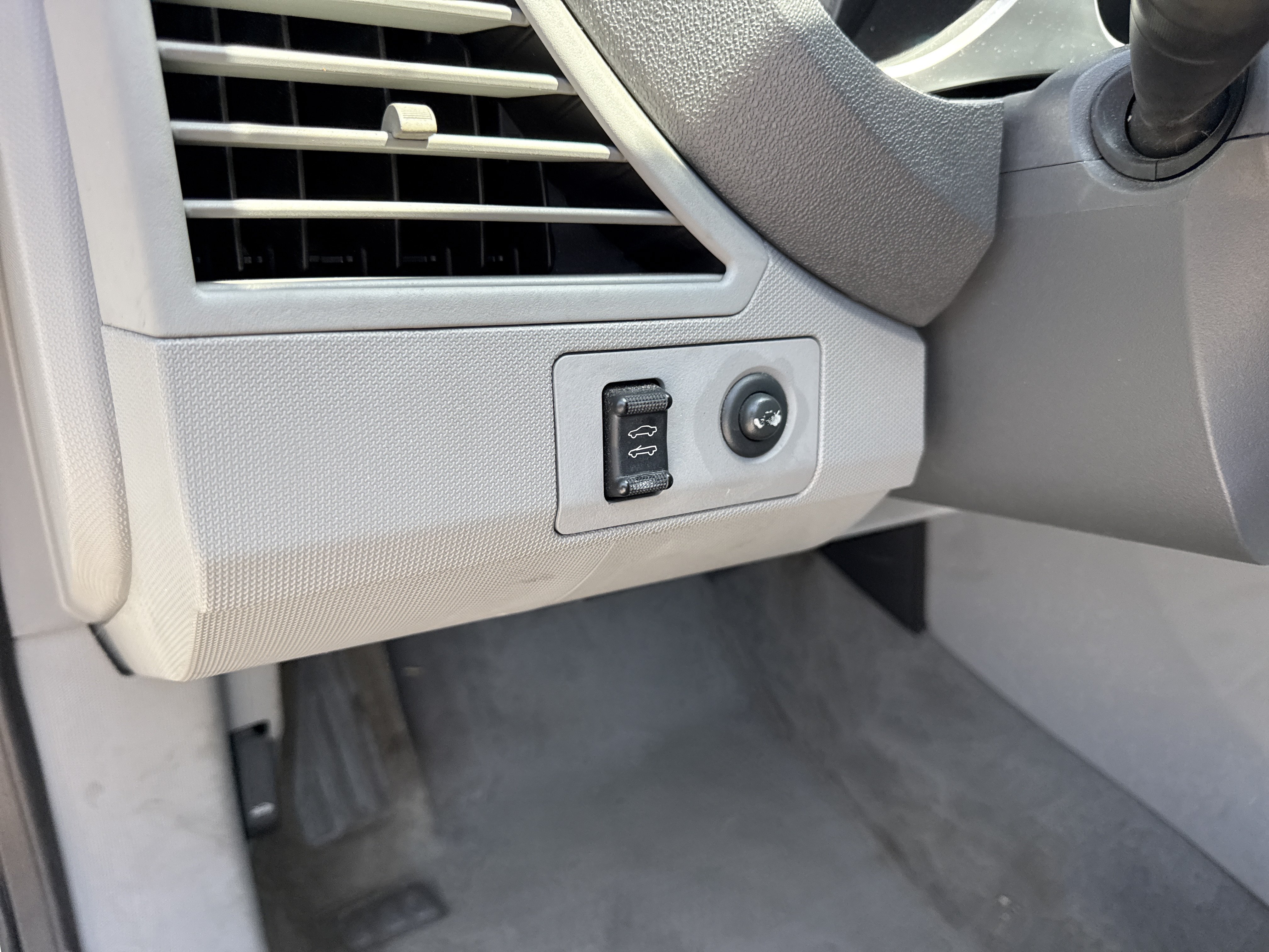 Used 2008 Chrysler Sebring Touring w/ Special Touring Group FWD image 26