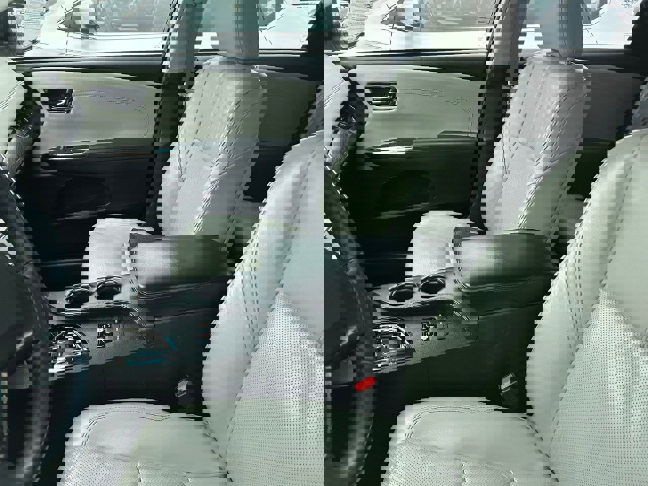 Used 2016 Toyota Avalon Limited image 12