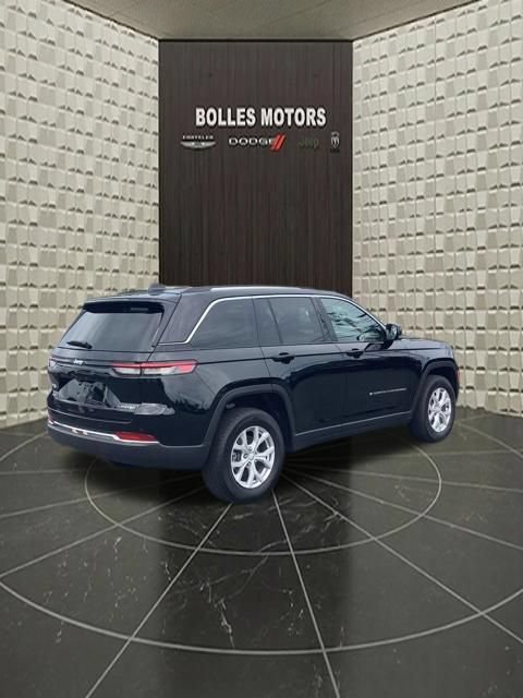 Certified 2023 Jeep Grand Cherokee Limited AWD/4WD image 7