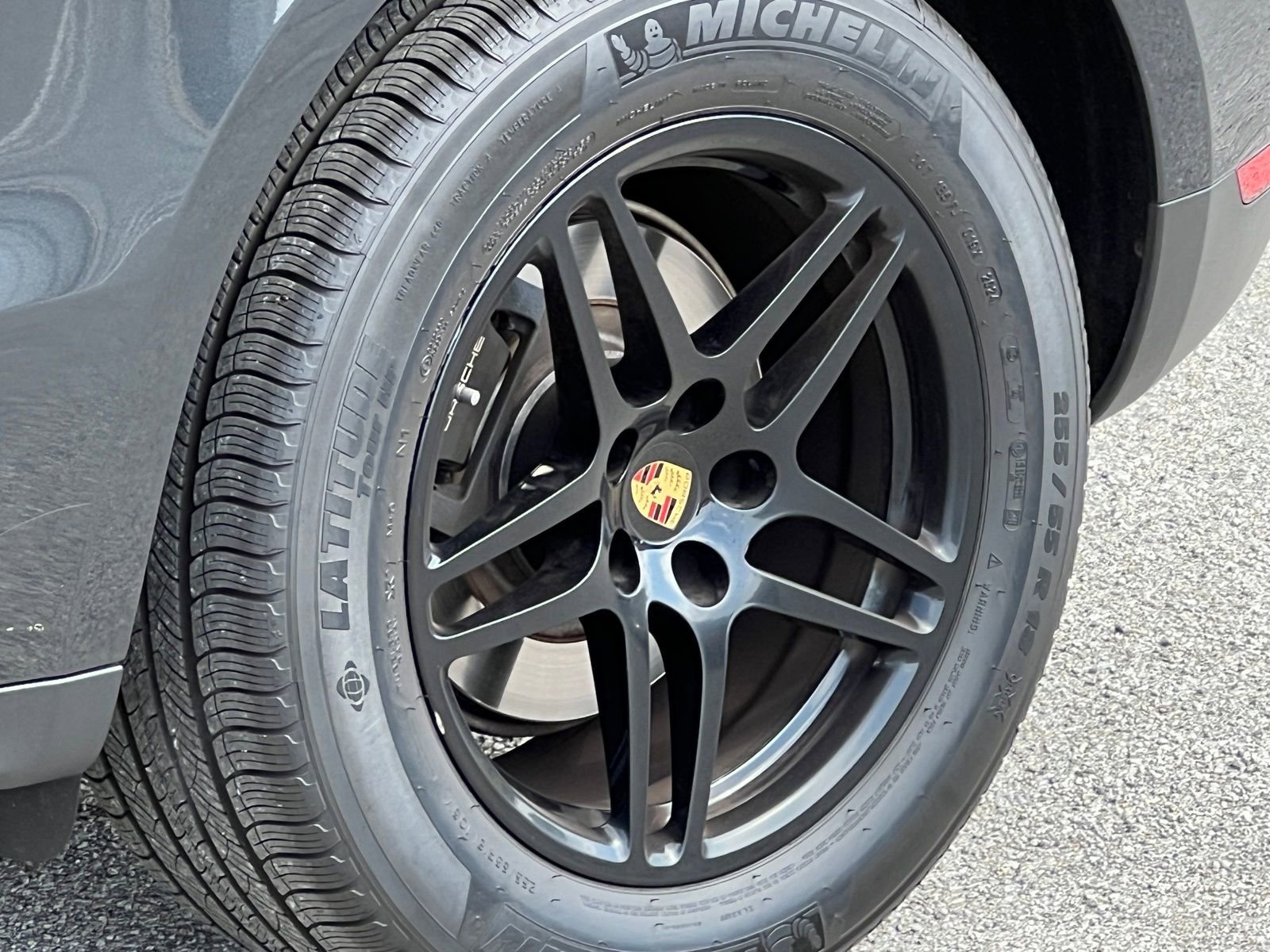Certified 2020 Porsche Macan image 12