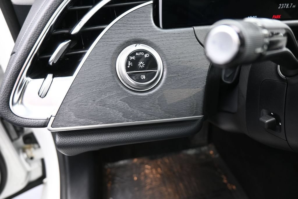 Used 2025 Mercedes-Benz E 350 Sedan image 13
