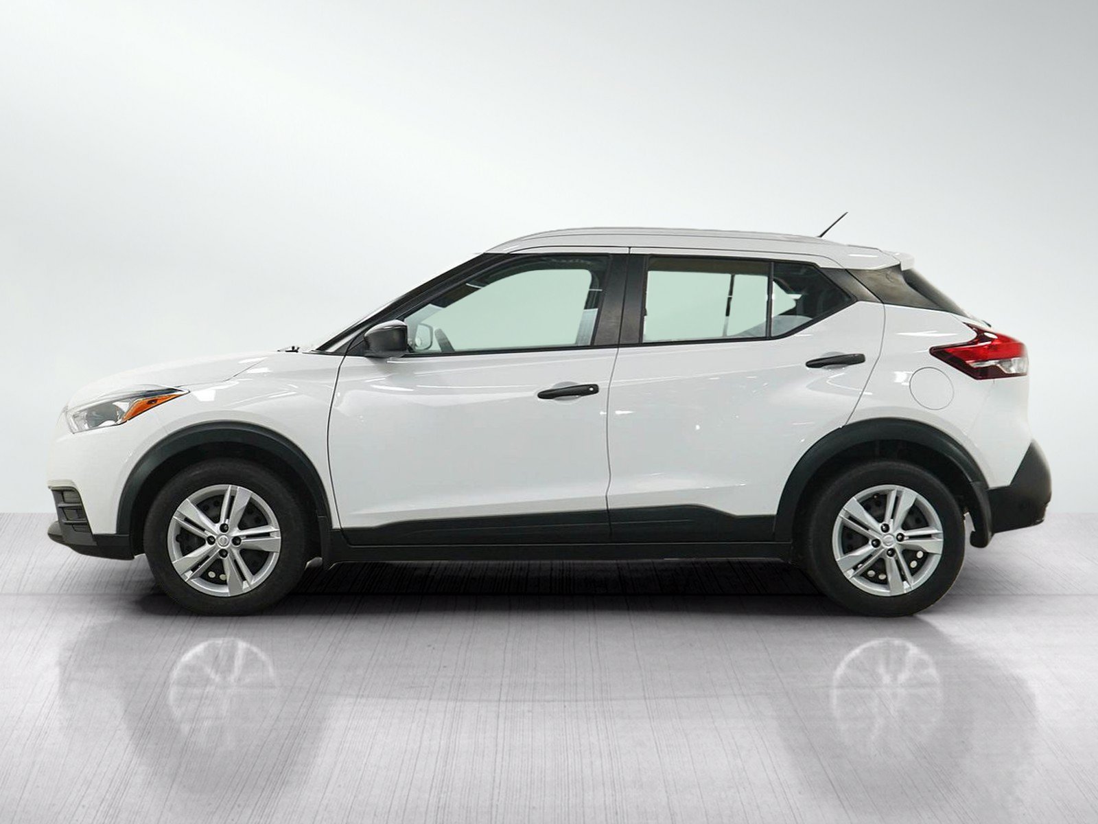 Used 2019 Nissan Kicks S FWD image 2