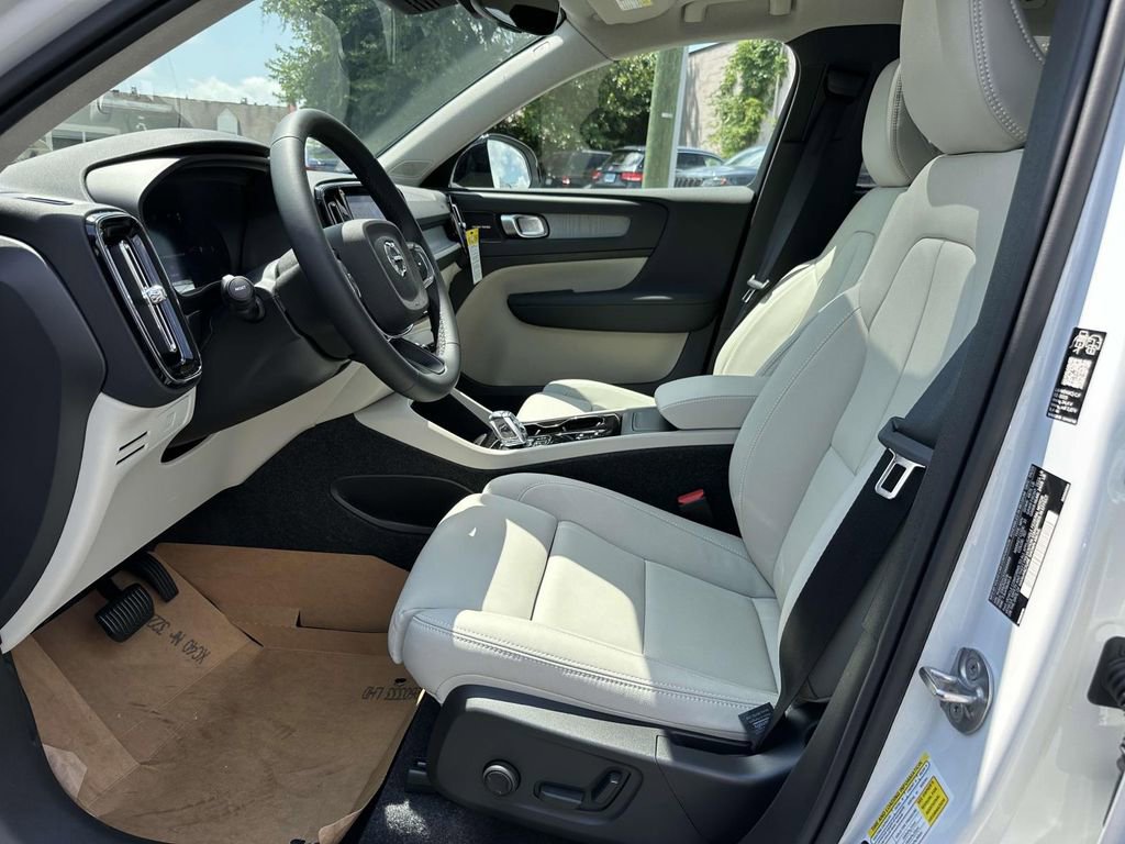 New 2026 Volvo XC40 B4 Plus w/ Protection Package Premier image 15