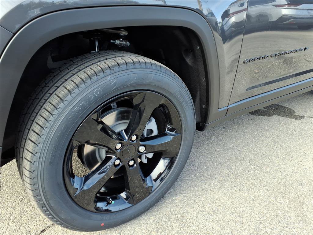 New 2026 Jeep Grand Cherokee Limited w/ Limited Altitude Package image 10