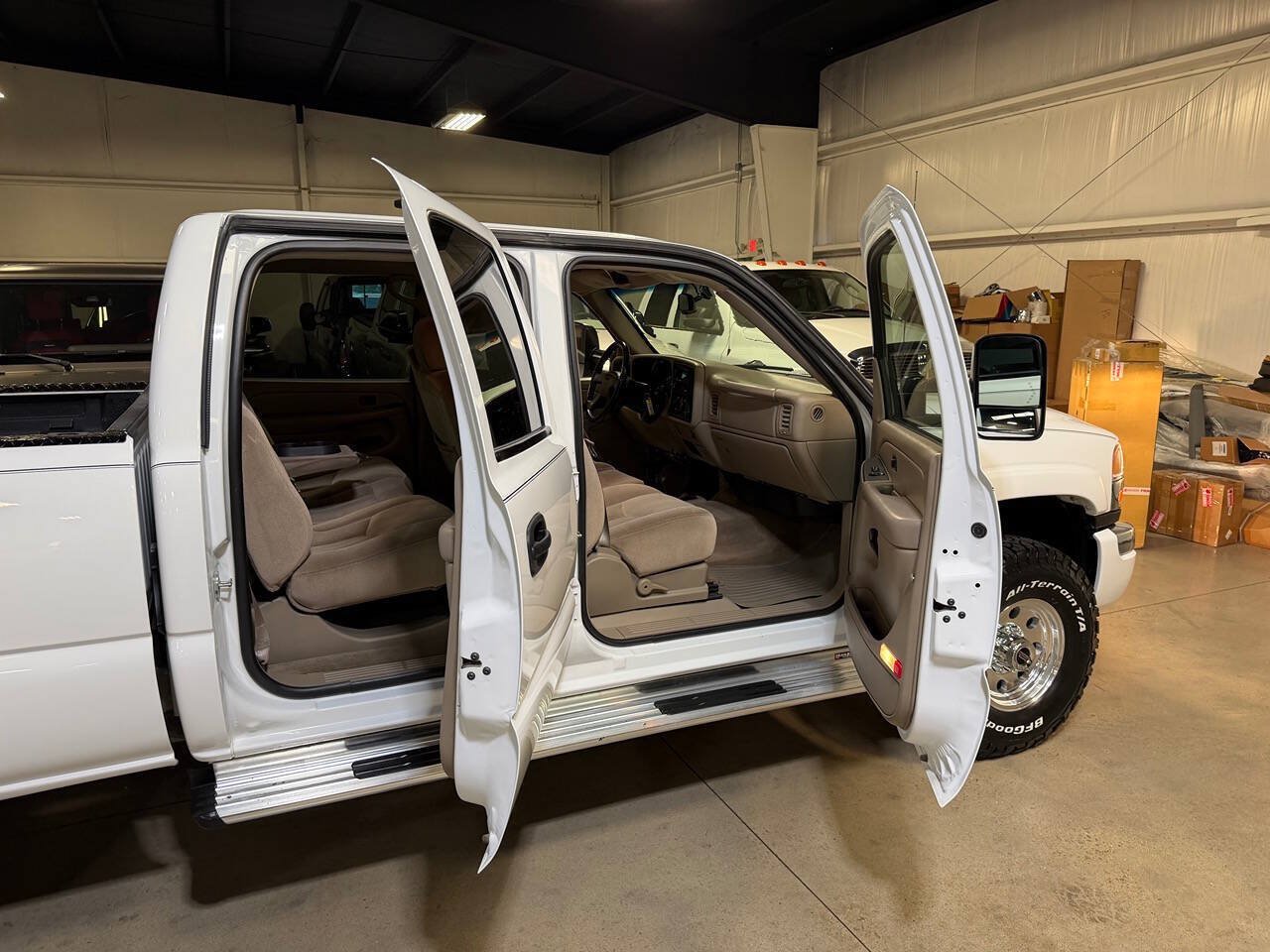 Used 2006 GMC Sierra 2500 SLE w/ Heavy-Duty Power Package AWD/4WD image 47
