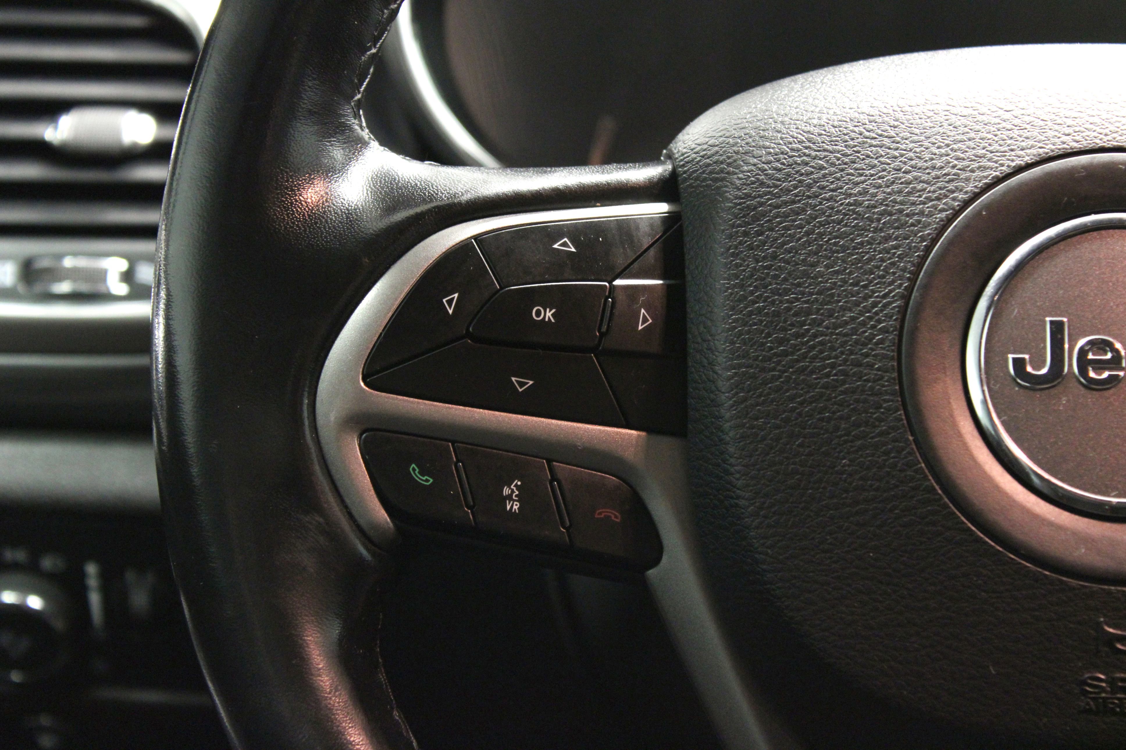 Used 2020 Jeep Grand Cherokee Altitude RWD image 23