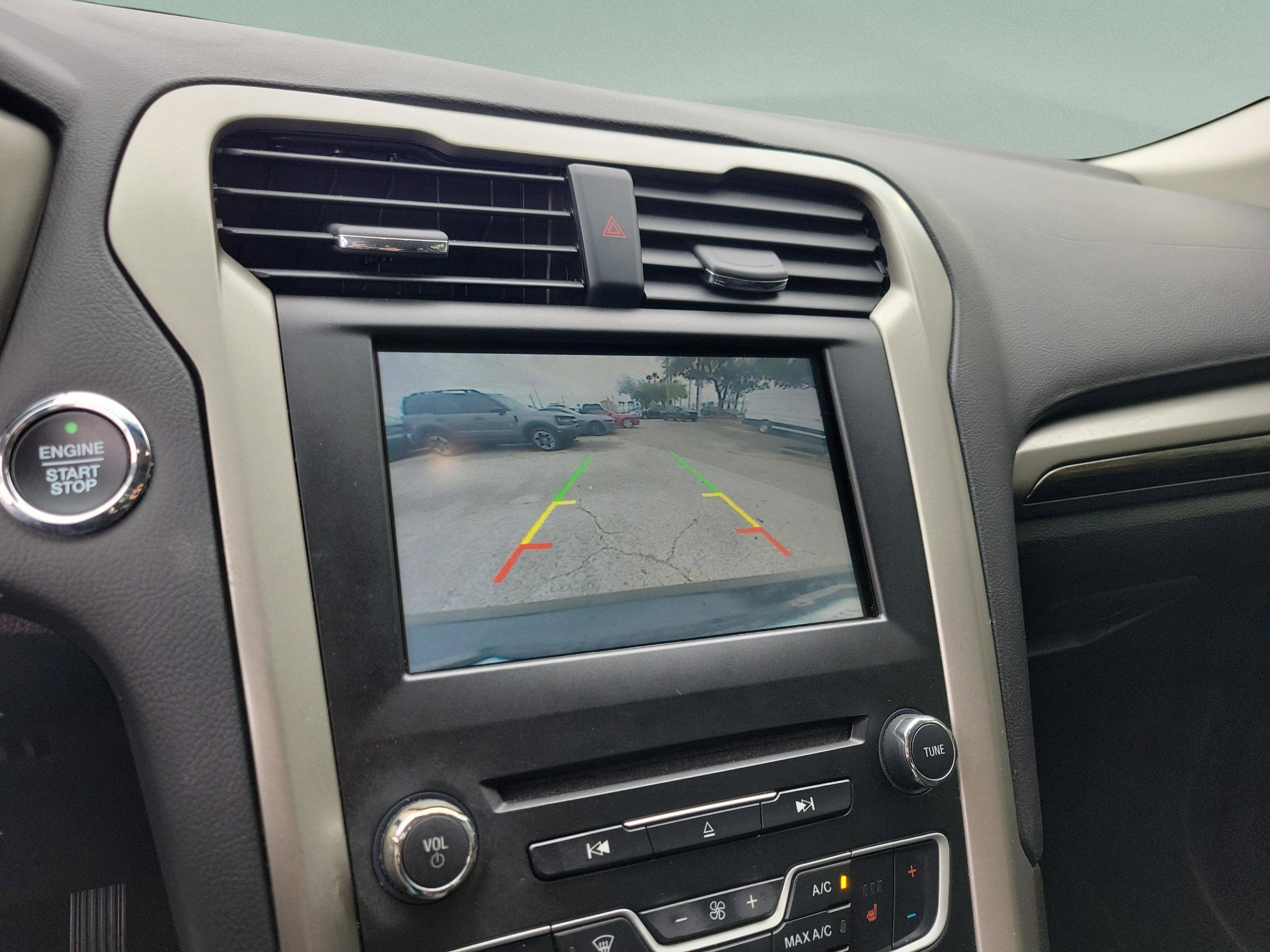 Used 2016 Ford Fusion SE w/ Equipment Group 202A FWD image 15