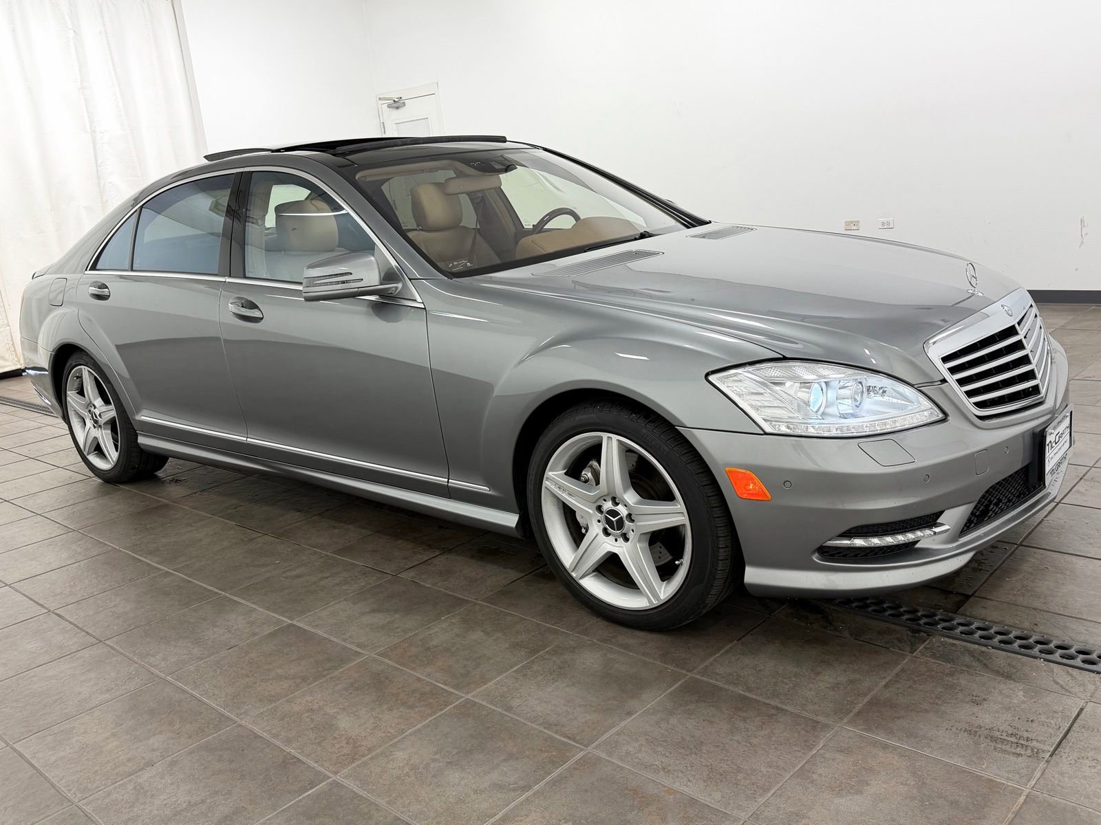 Used 2011 Mercedes-Benz S 550 4MATIC image 7