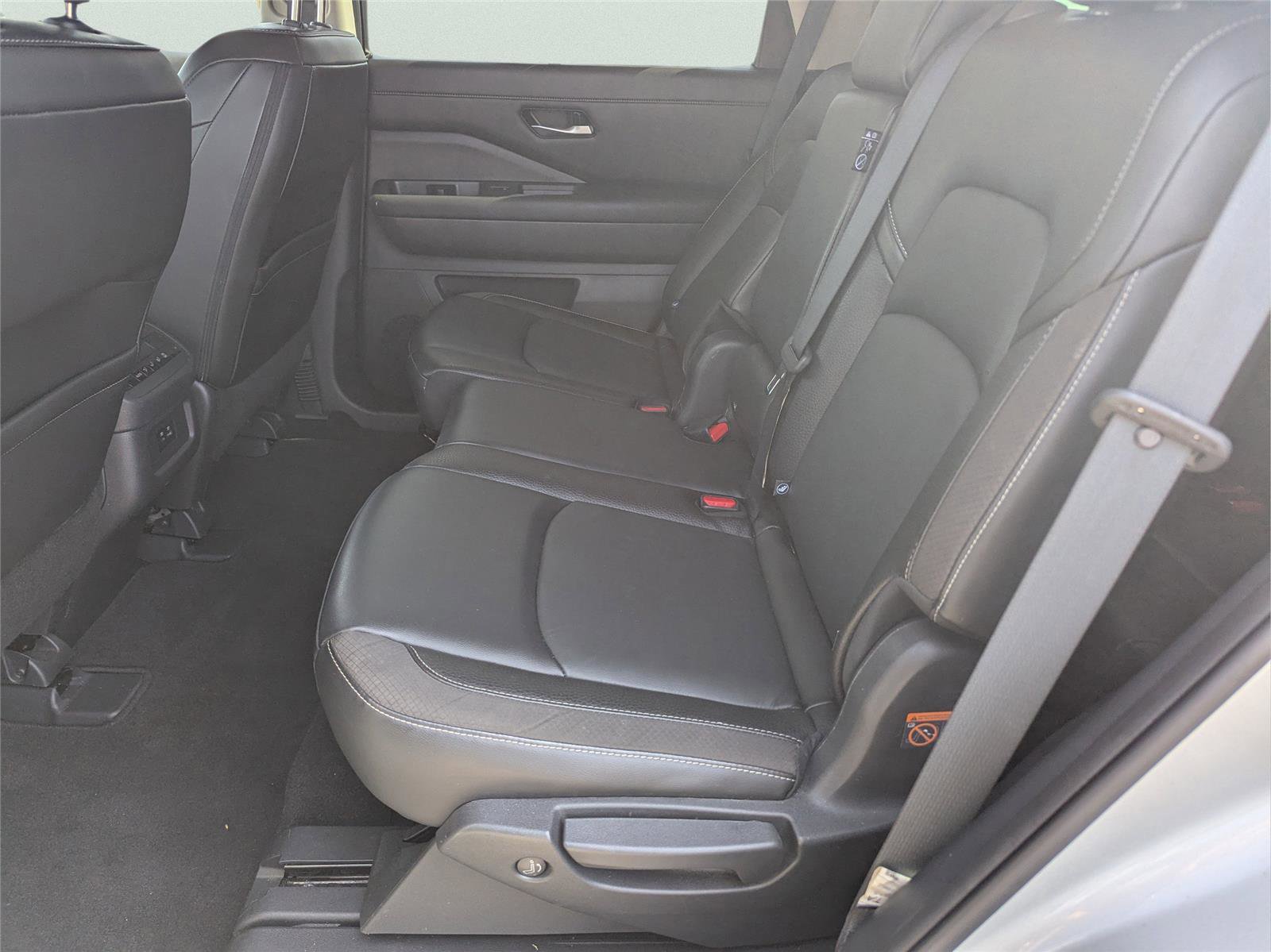 Used 2023 Nissan Pathfinder SL image 16