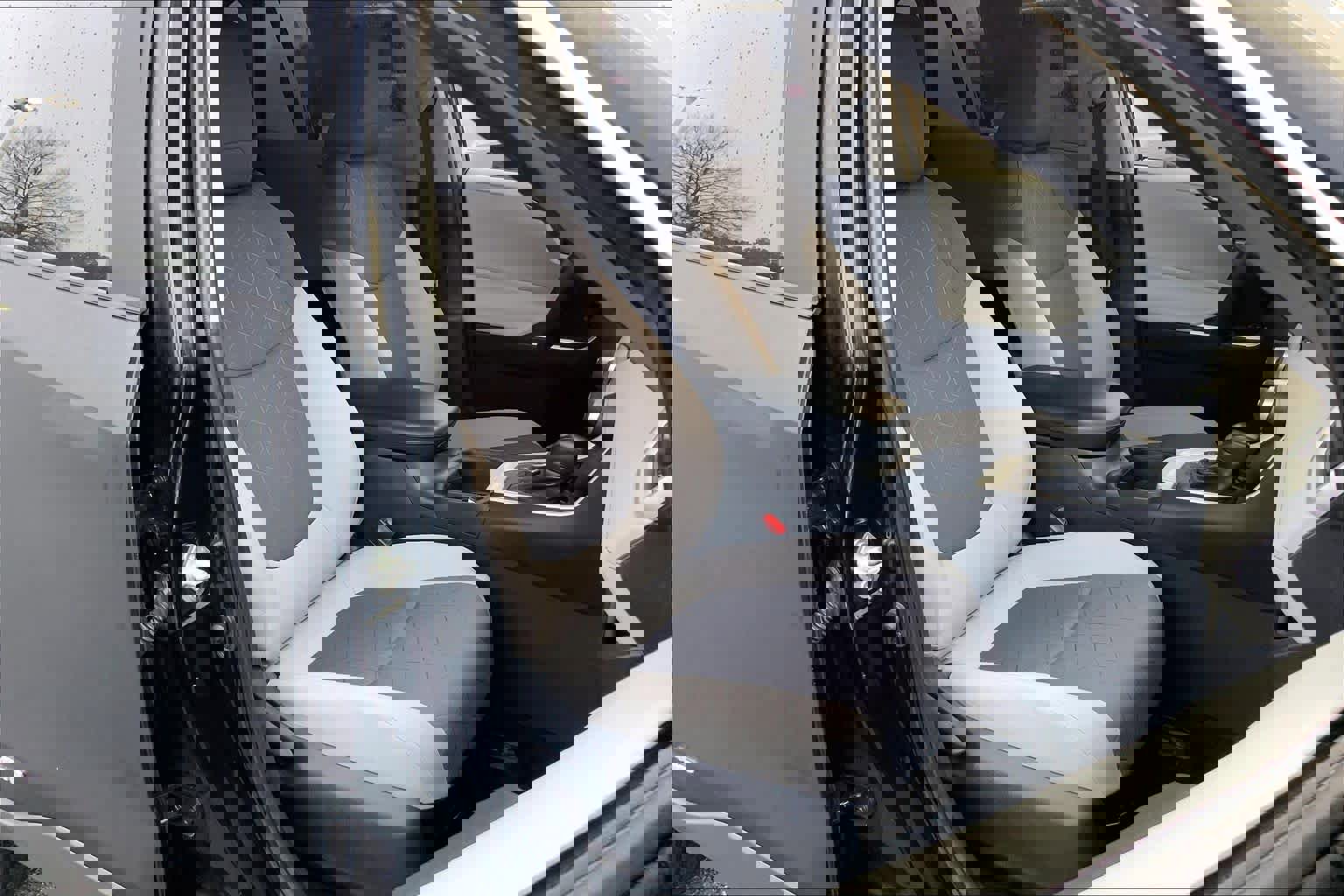 Used 2024 Toyota RAV4 XLE w/ Convenience Package image 9