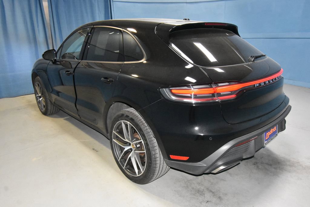 Used 2023 Porsche Macan Turbo image 3