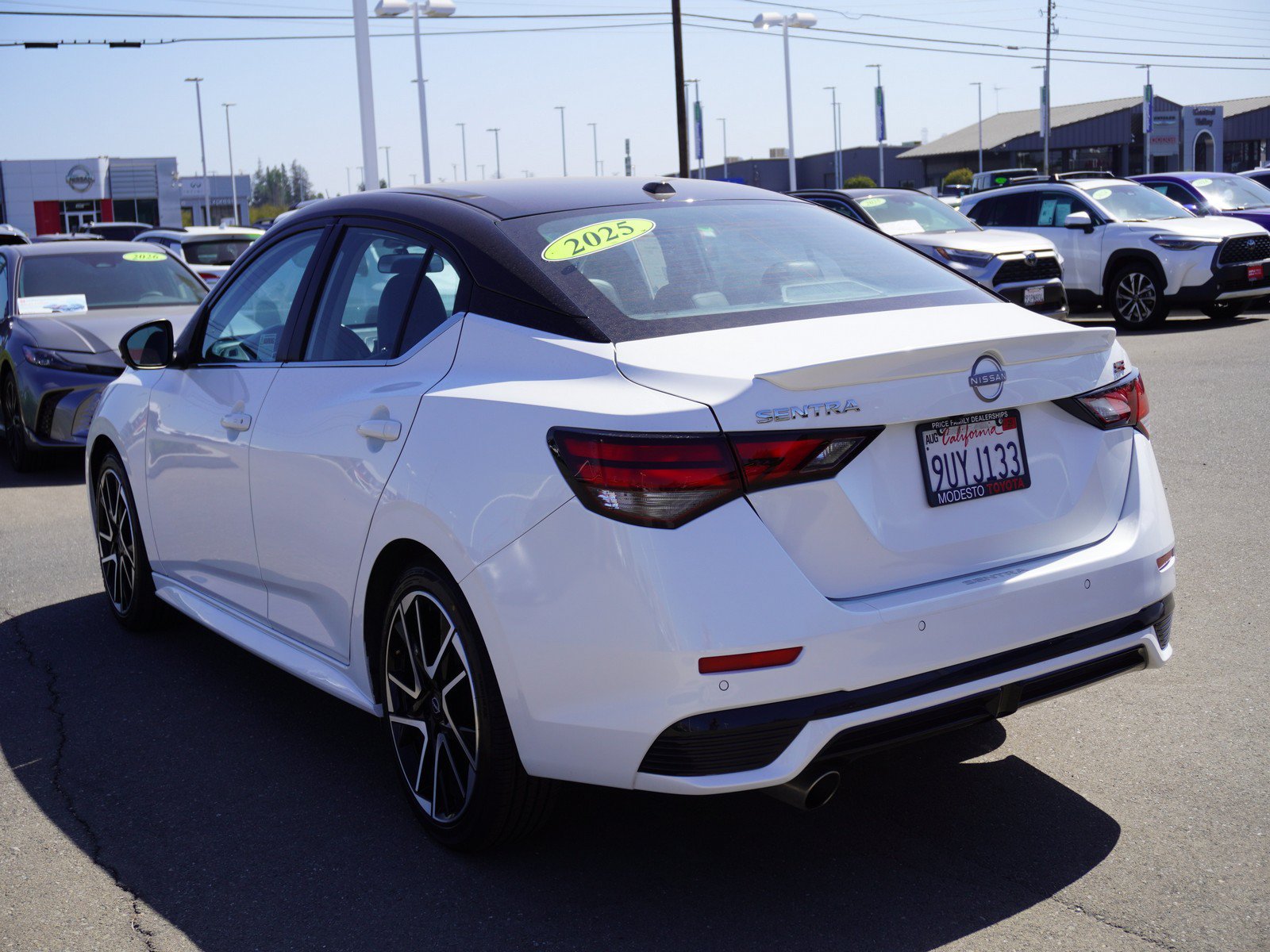Used 2025 Nissan Sentra SR w/ SR Premium Package FWD image 8
