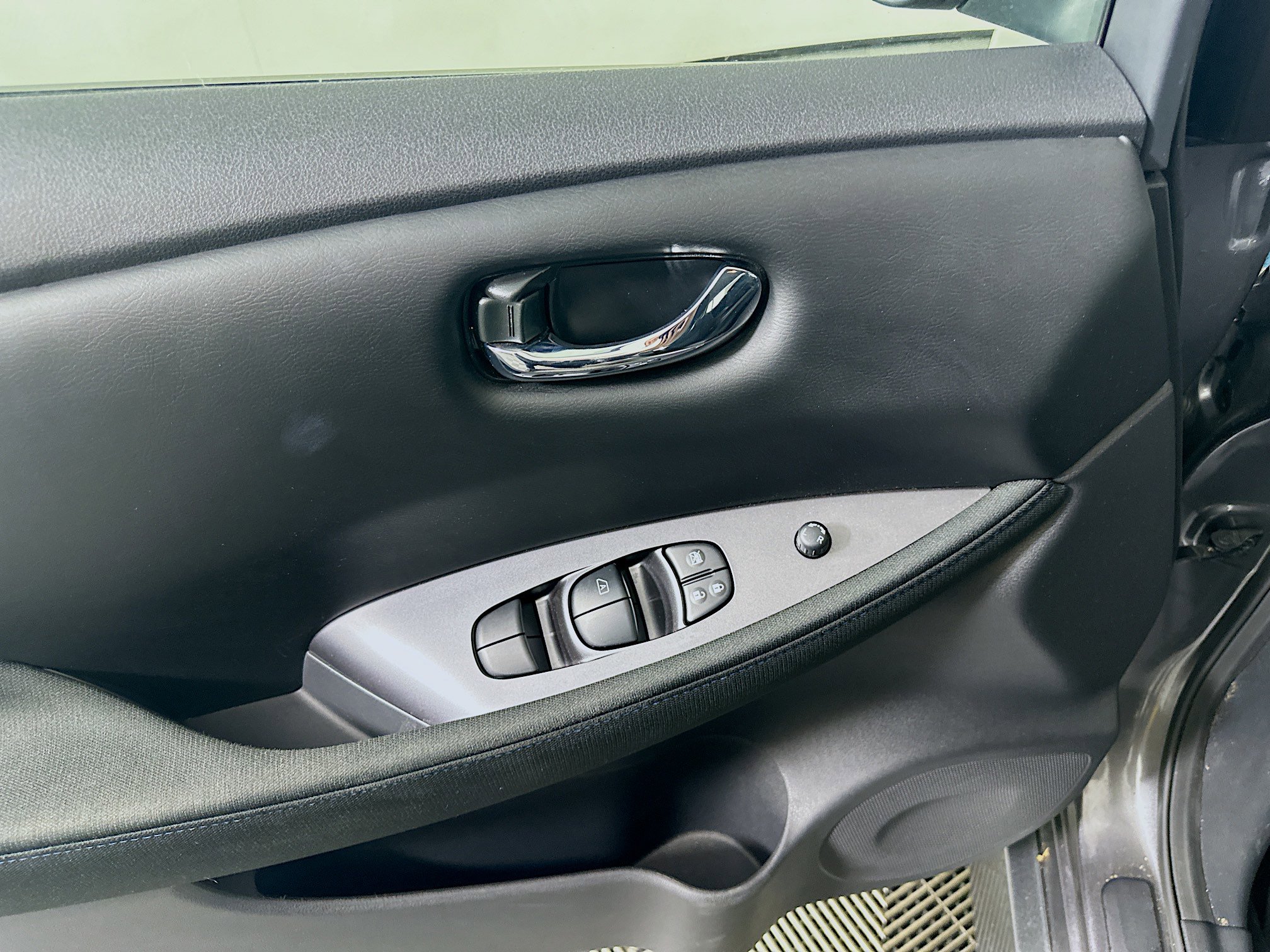 Used 2024 Nissan Leaf S FWD image 15