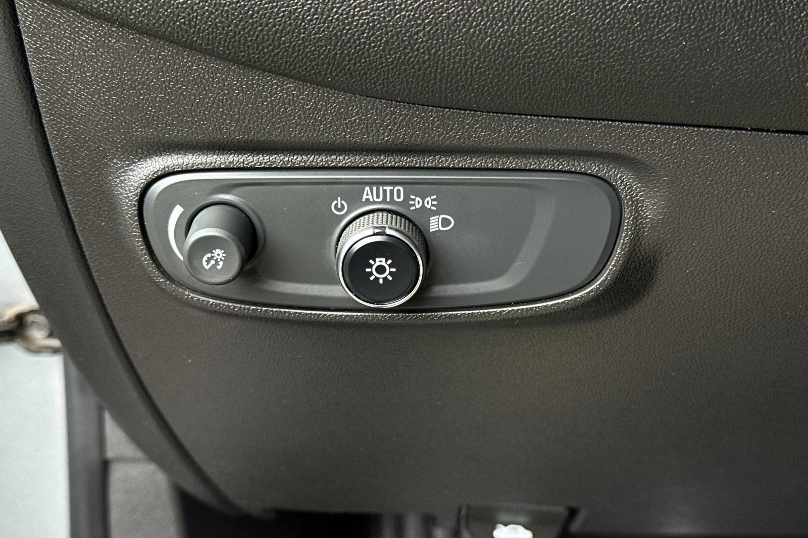Used 2023 Chevrolet Equinox RS FWD image 35