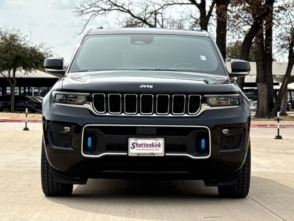 Used 2022 Jeep Grand Cherokee Overland w/ Luxury Tech Group IV AWD/4WD image 2