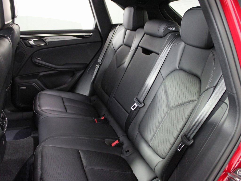 Certified 2025 Porsche Macan image 34