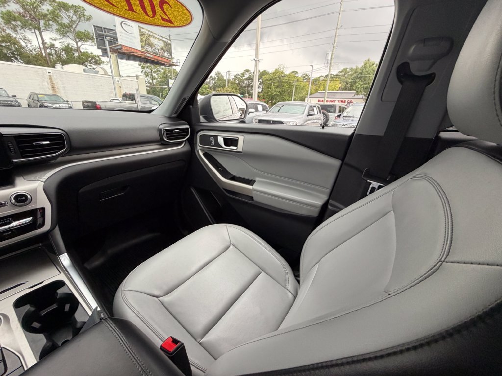 Used 2021 Ford Explorer XLT w/ Equipment Group 202A AWD/4WD image 15