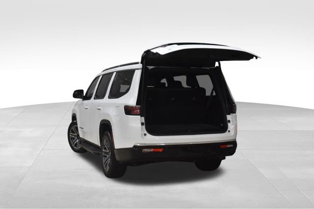 Certified 2024 Jeep Wagoneer Series II w/ Flexible Seating Group AWD/4WD image 36