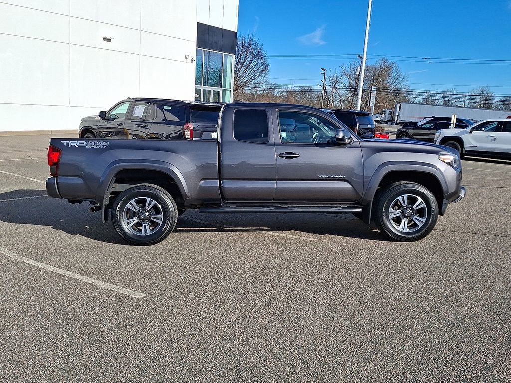 Used 2019 Toyota Tacoma TRD Sport image 10