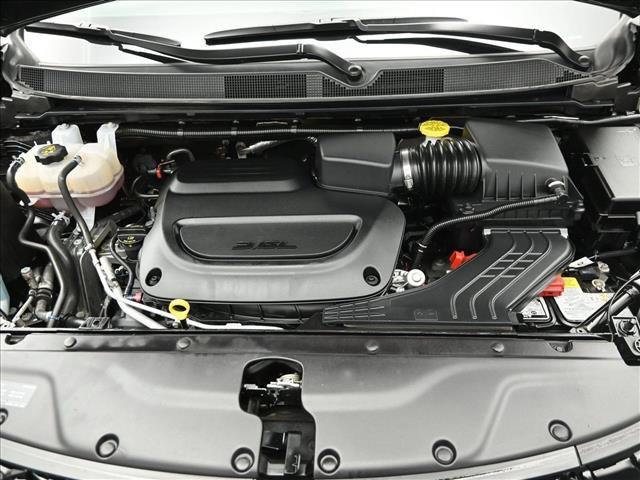 Used 2025 Chrysler Pacifica Limited FWD image 29
