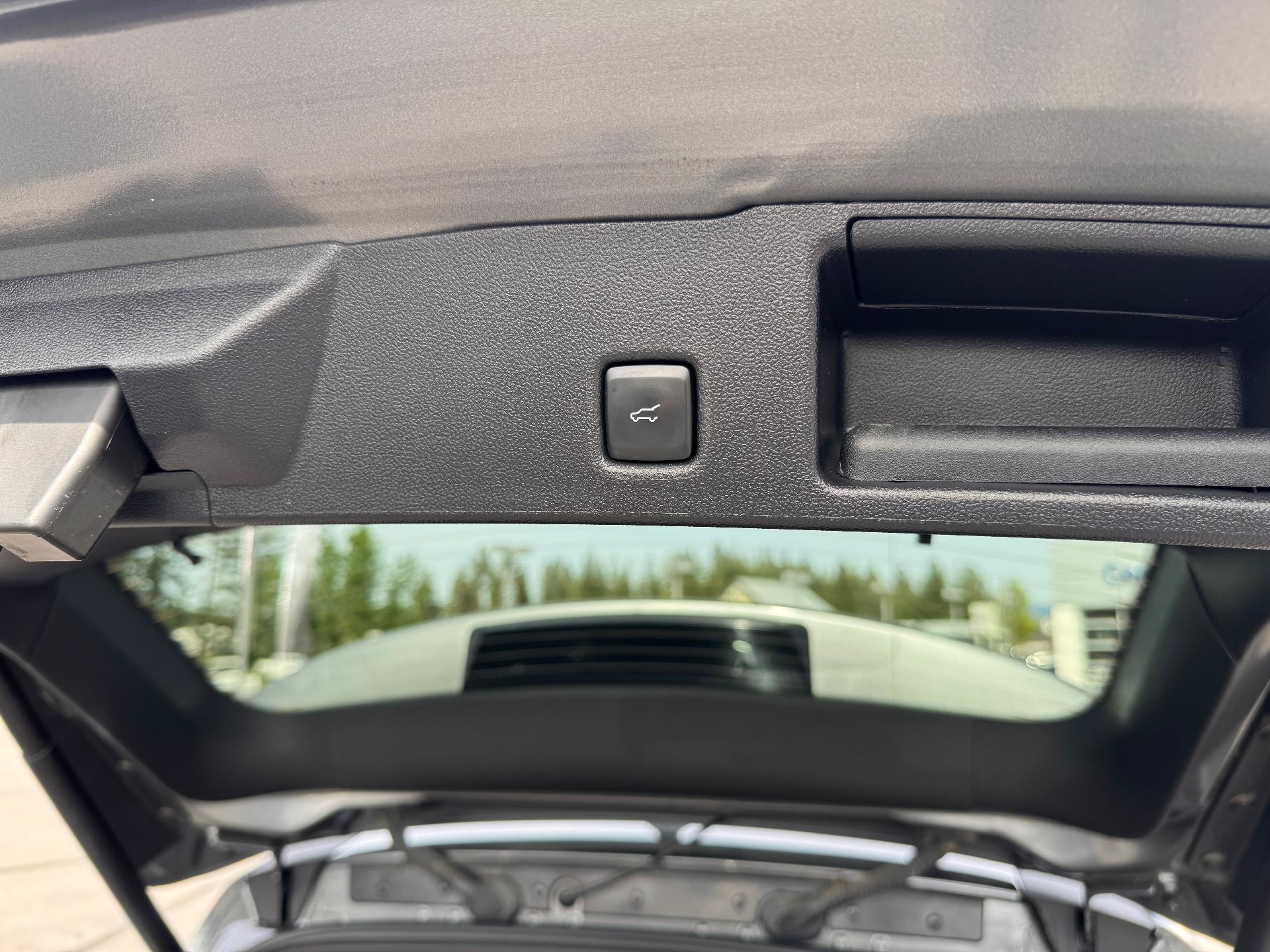 Used 2025 Ford Escape Platinum AWD/4WD image 17