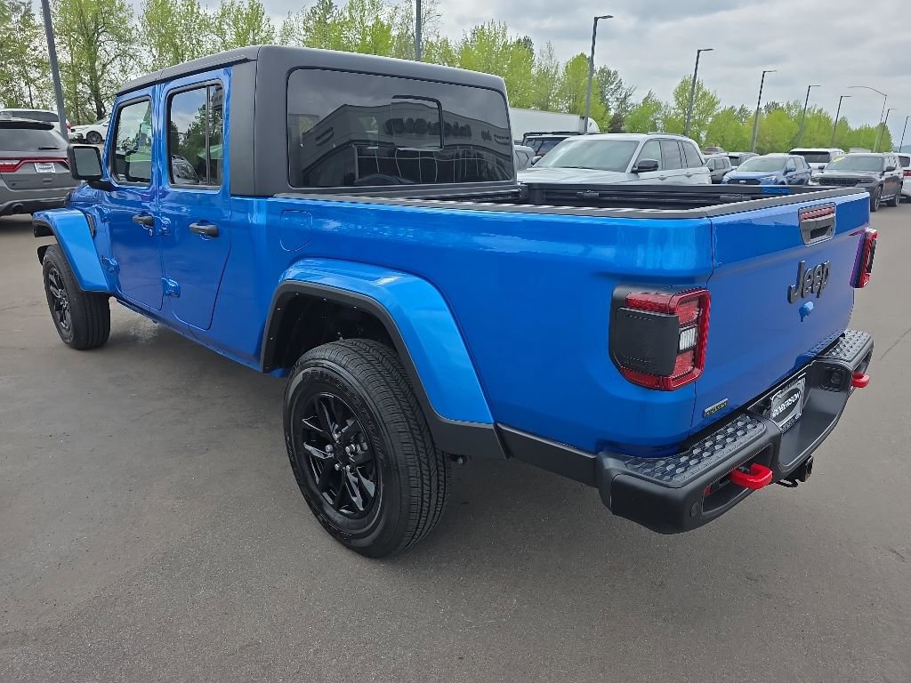Certified 2022 Jeep Gladiator Sport AWD/4WD image 3