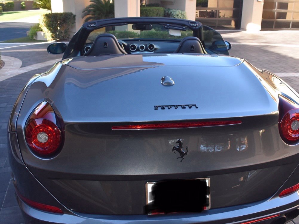 Used 2018 Ferrari California T RWD image 11