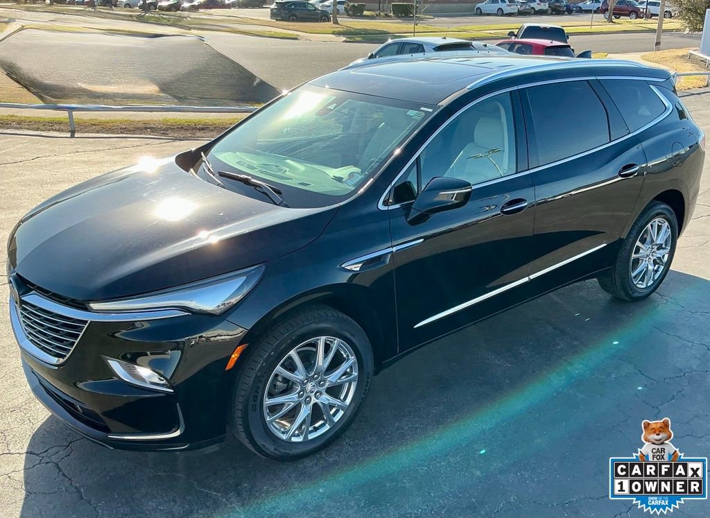 Used 2023 Buick Enclave Essence w/ Experience Buick Package image 4
