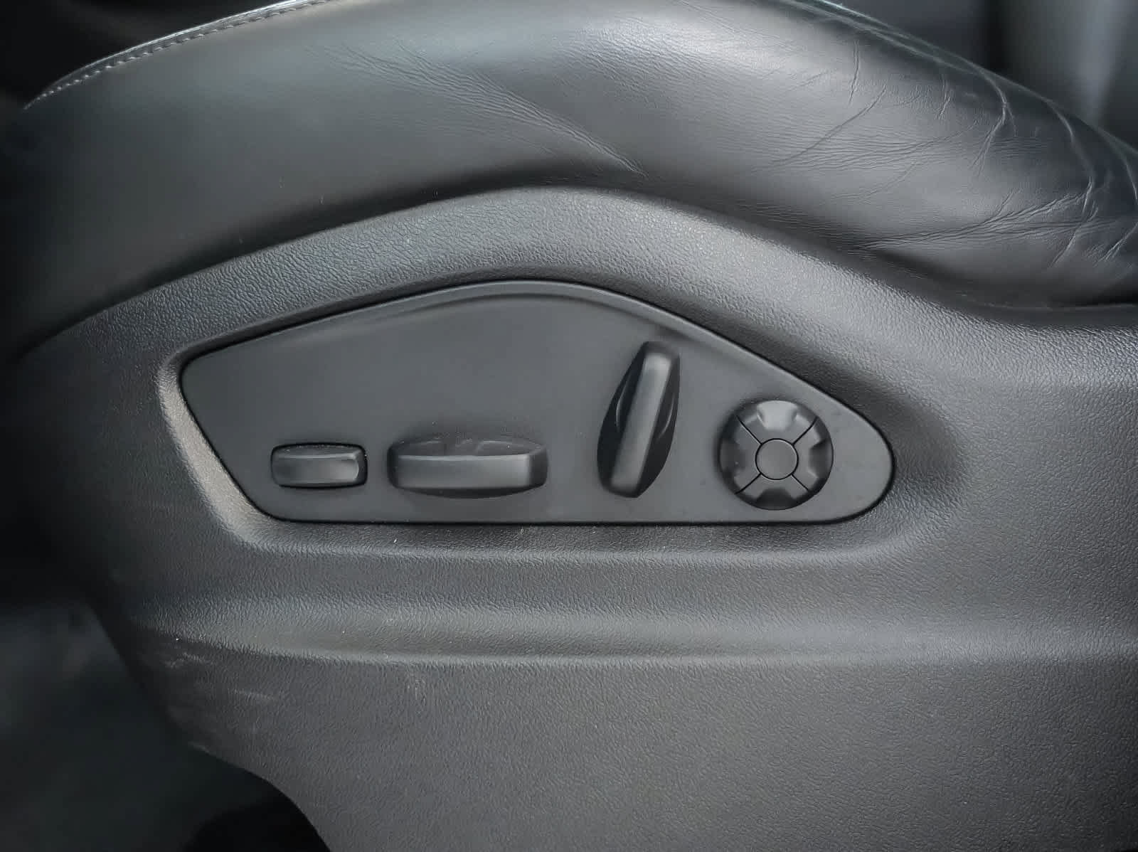 Certified 2023 Porsche Cayenne AWD/4WD image 21
