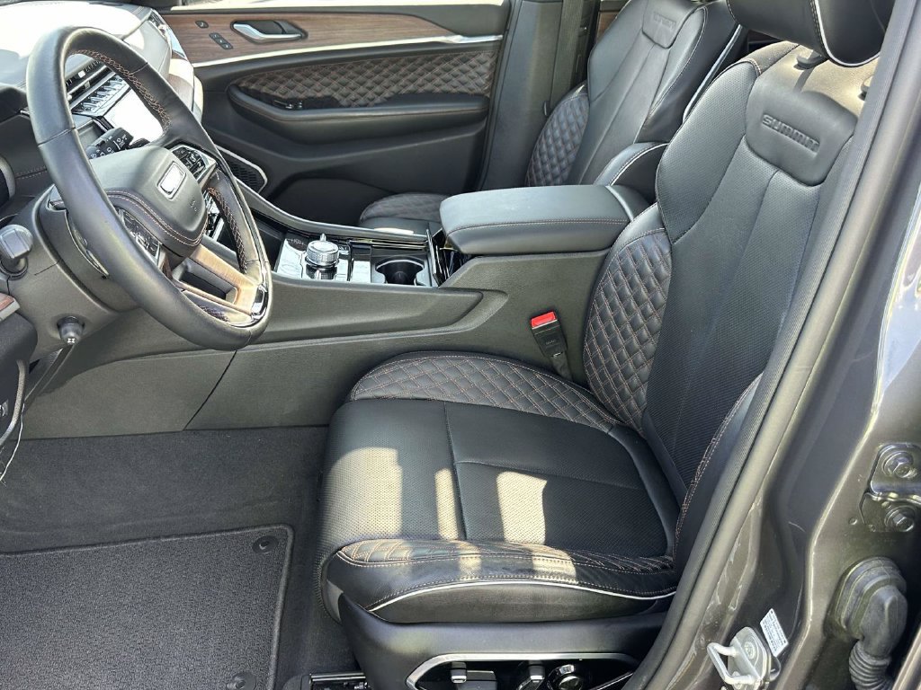Used 2023 Jeep Grand Cherokee L Summit AWD/4WD image 19