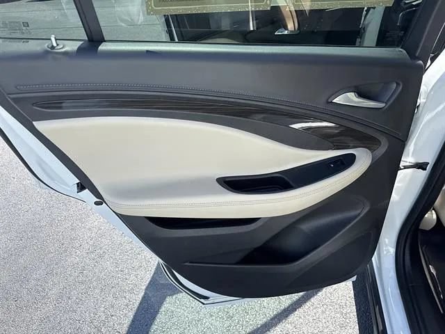 Used 2019 Buick Envision Essence FWD image 14
