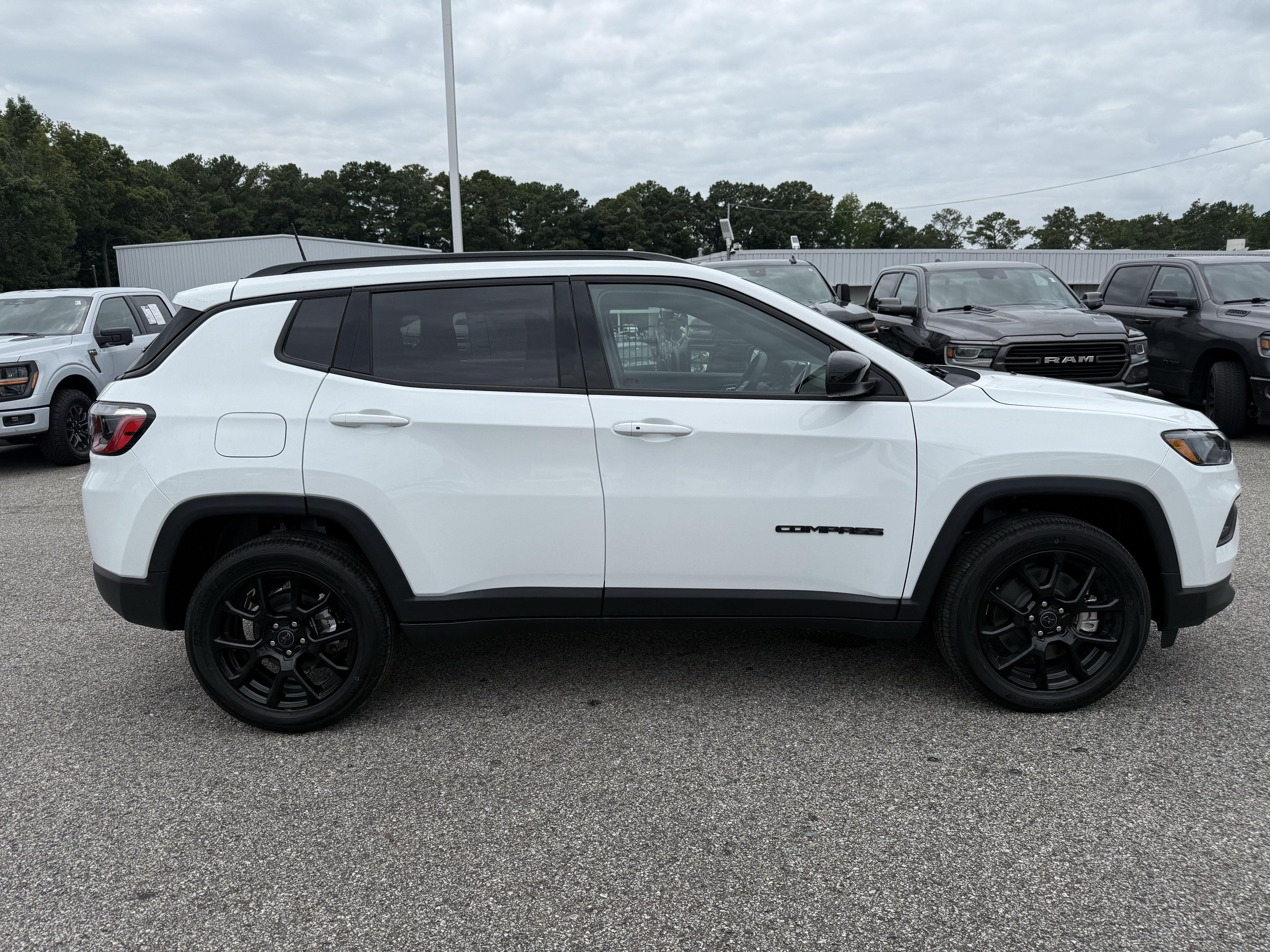 New 2026 Jeep Compass Latitude AWD/4WD image 11