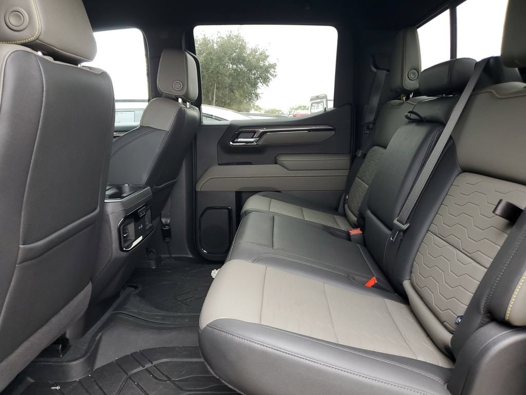 Used 2025 Chevrolet Silverado 1500 ZR2 w/ Technology Package AWD/4WD image 15