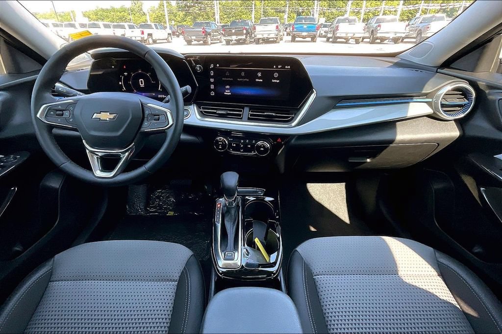 Used 2025 Chevrolet Trax LT w/ Sunroof Package FWD image 5