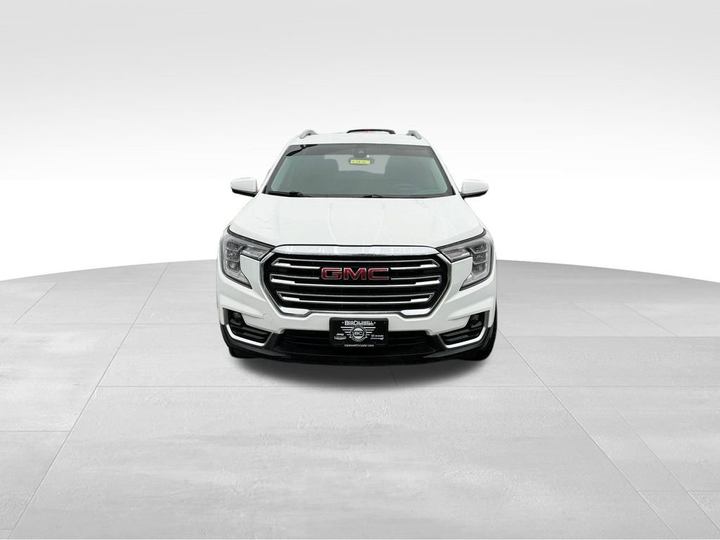 Used 2023 GMC Terrain SLT image 2