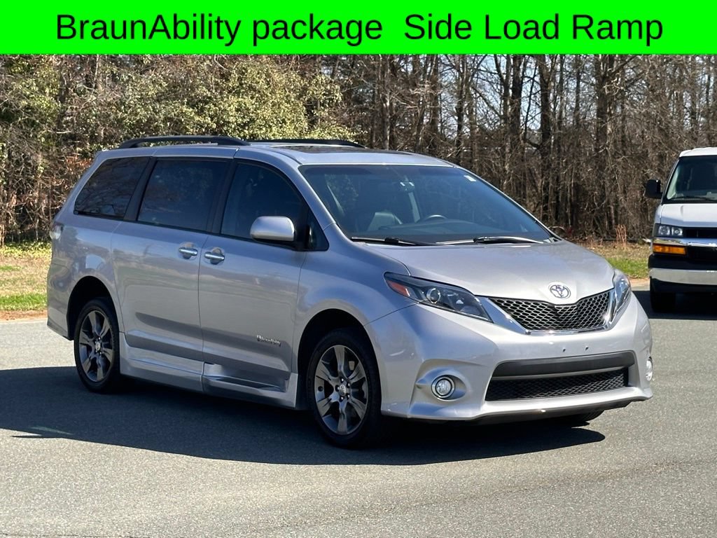 Used 2015 Toyota Sienna SE w/ SE Preferred Package FWD image 15