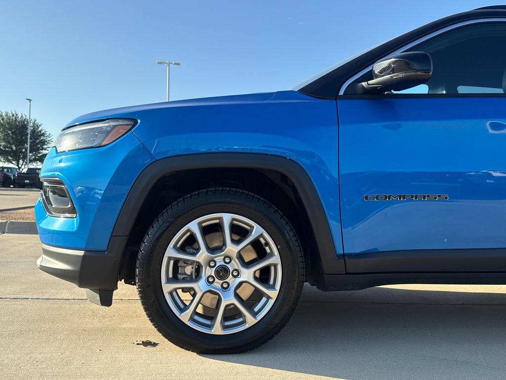 Used 2025 Jeep Compass Limited AWD/4WD image 5