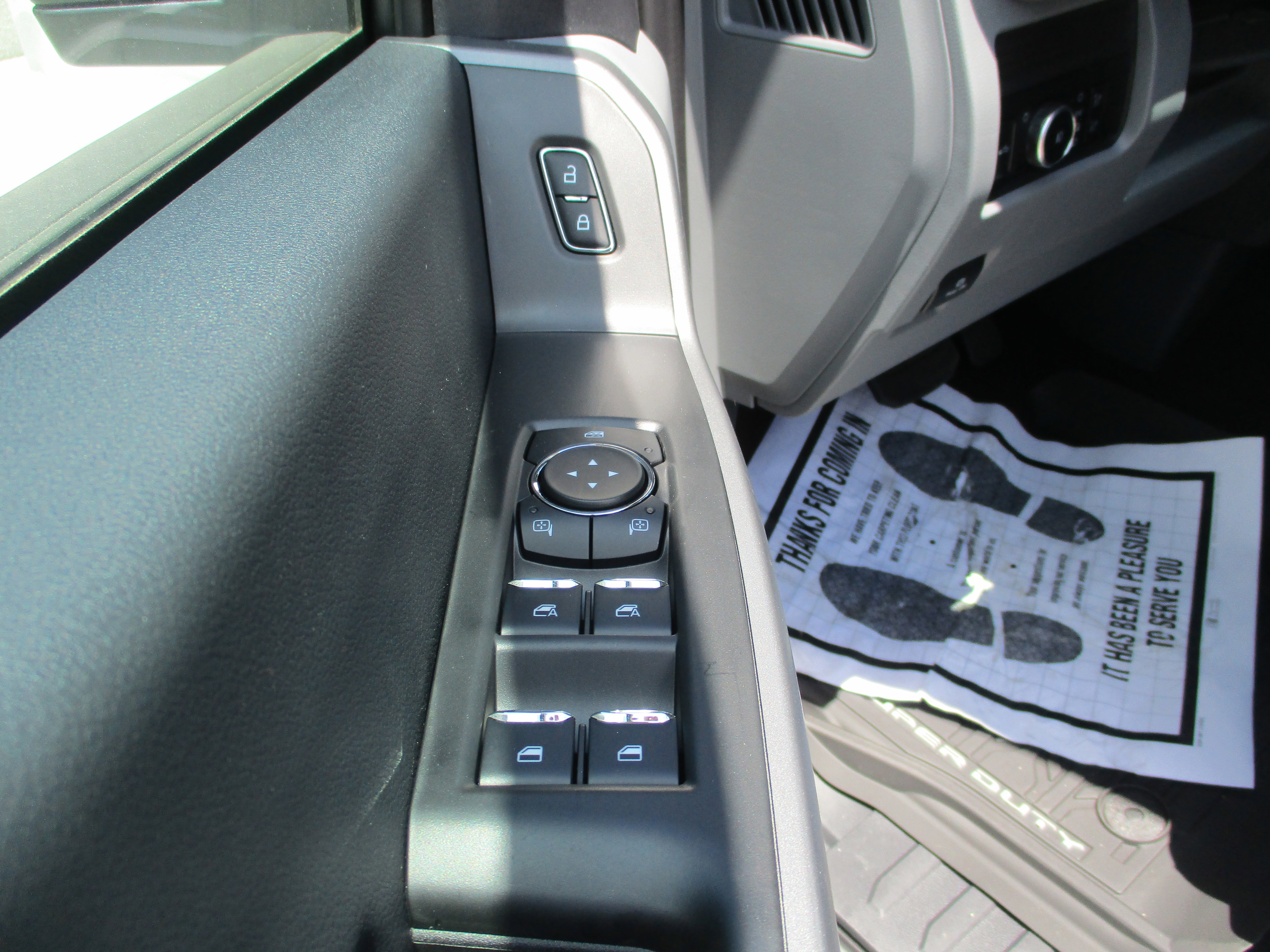 New 2024 Ford F250 XLT w/ FX4 Off-Road Package image 9