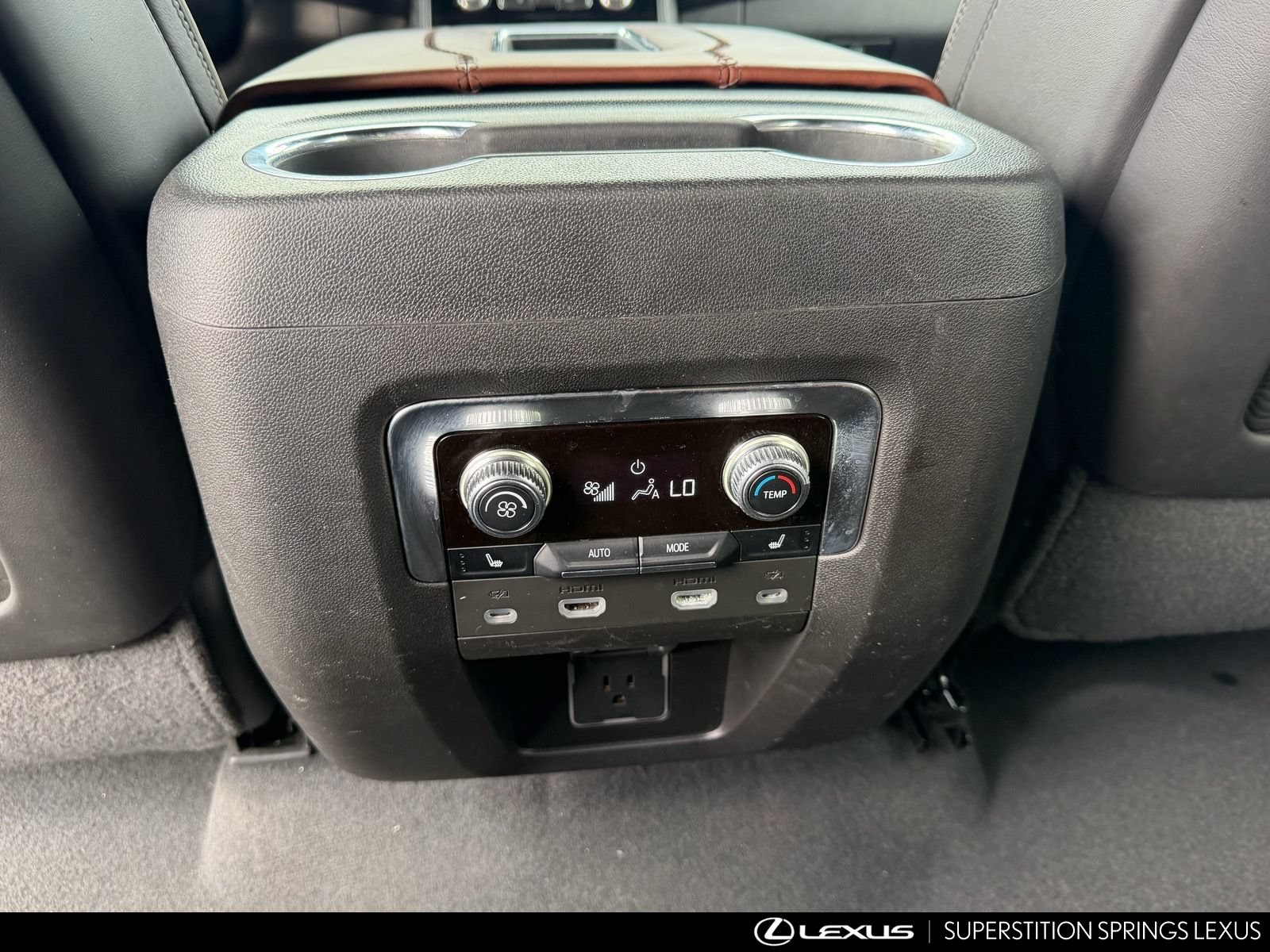 Used 2023 GMC Yukon Denali Ultimate AWD/4WD image 23