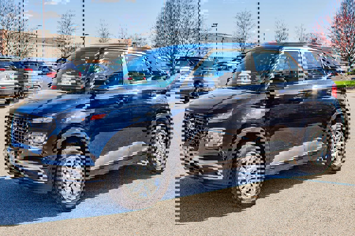 Used 2022 Hyundai Venue SE image 4