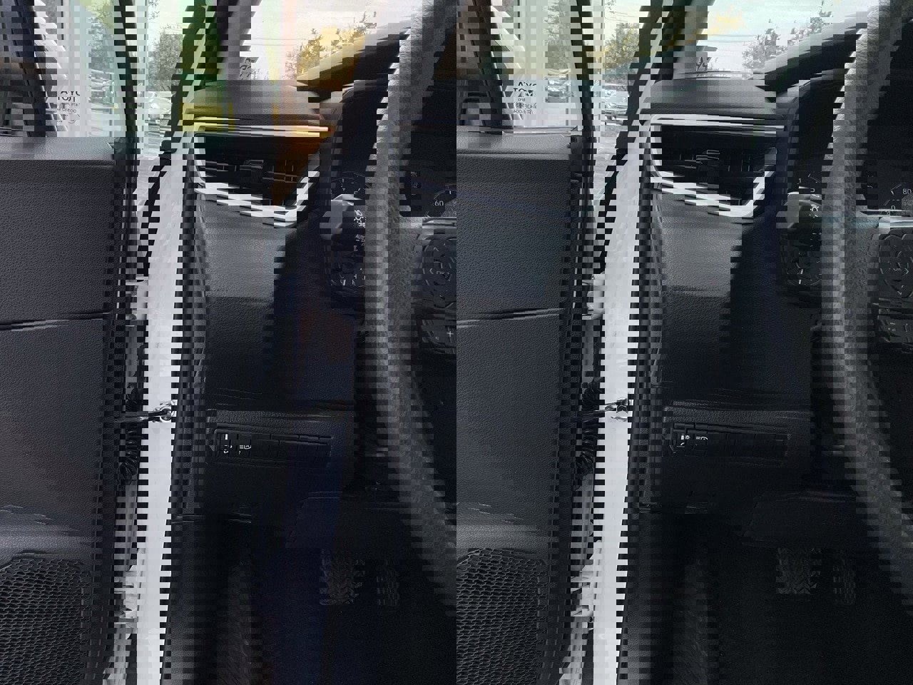 Used 2025 Toyota Corolla LE image 24